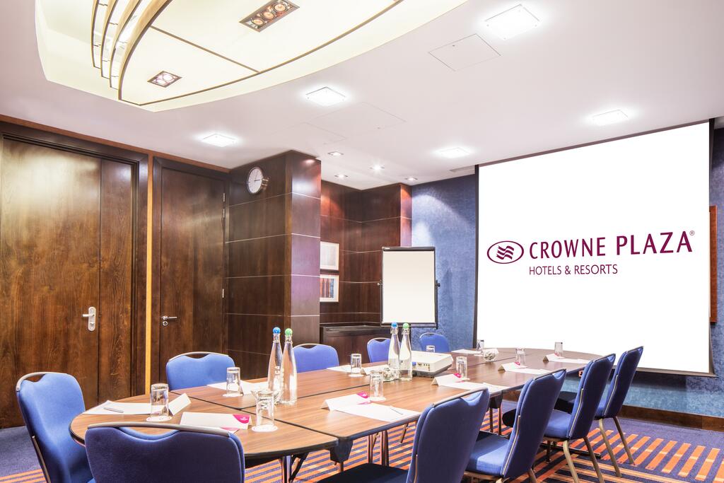 Crowne Plaza London- Gatwick Airport