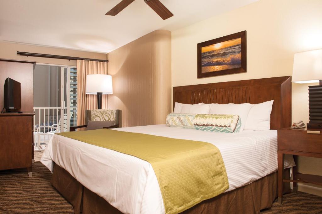 Wyndham Waikiki Beach Walk