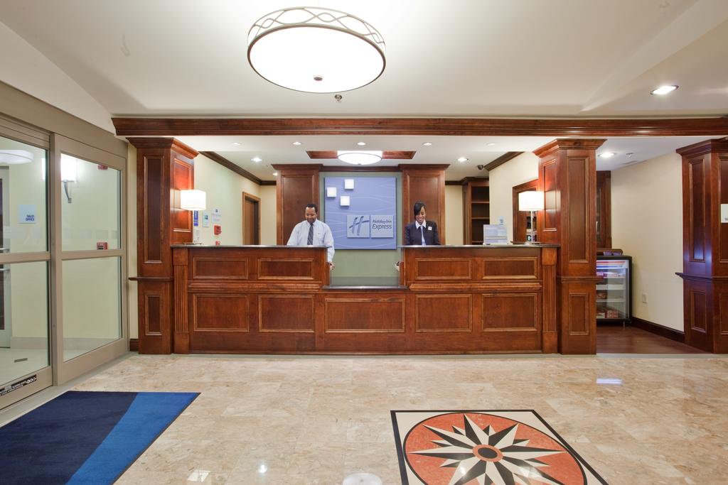 Holiday Inn Express Hotel & Suites Fredericksburg