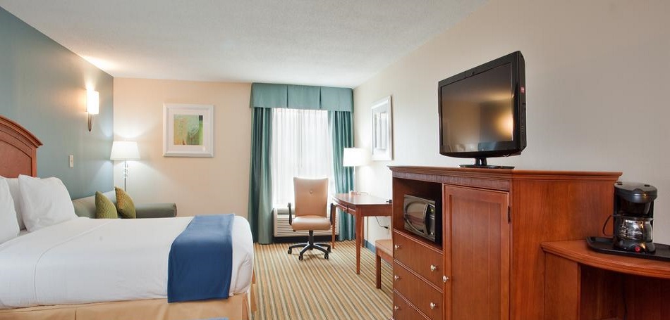 Holiday Inn Express Hotel & Suites Fredericksburg