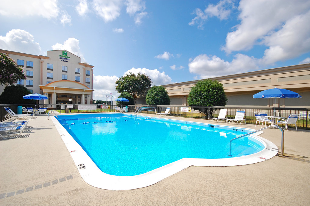 Holiday Inn Express Hotel & Suites Fredericksburg