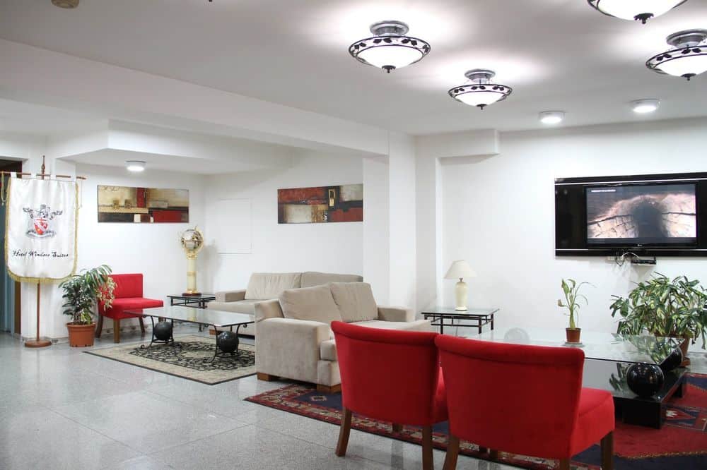 Hotel Windsor Suites