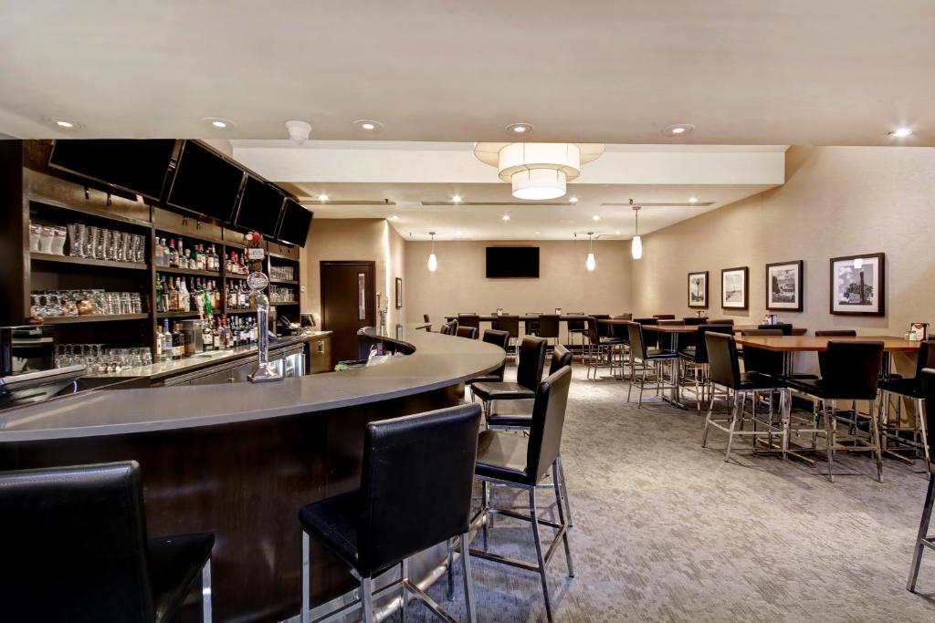 Holiday Inn Oakville Centre