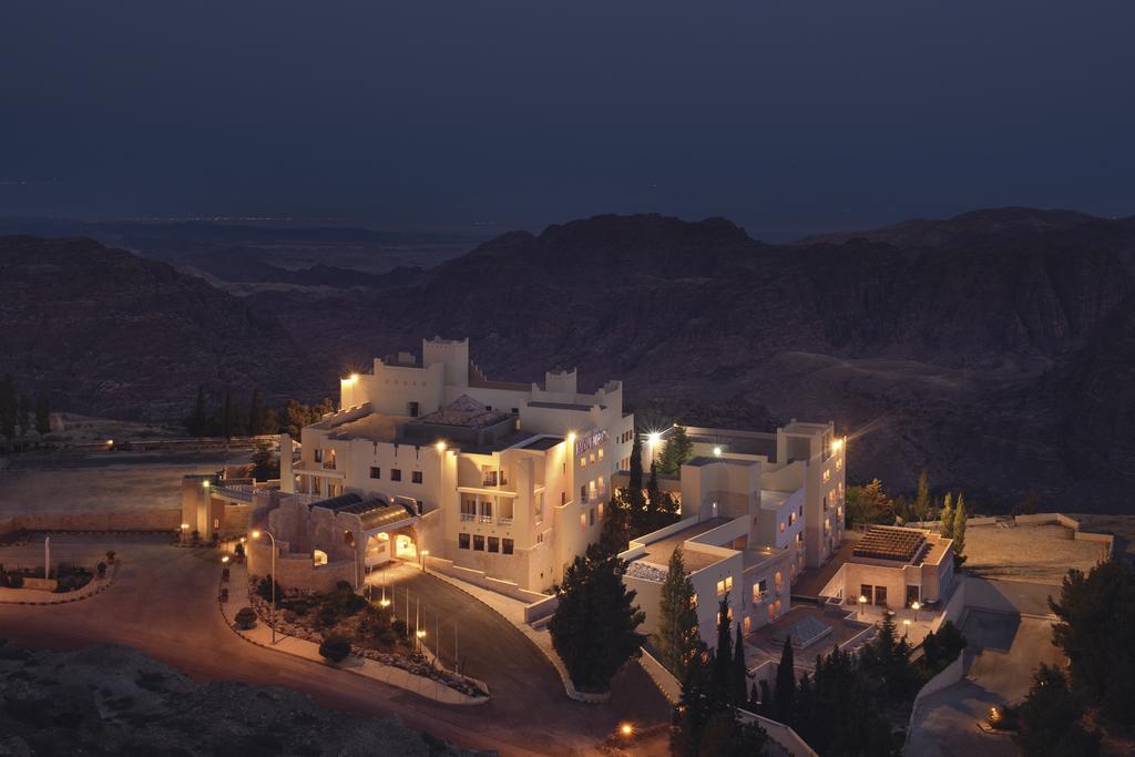 Movenpick Nabatean Castle Hotel
