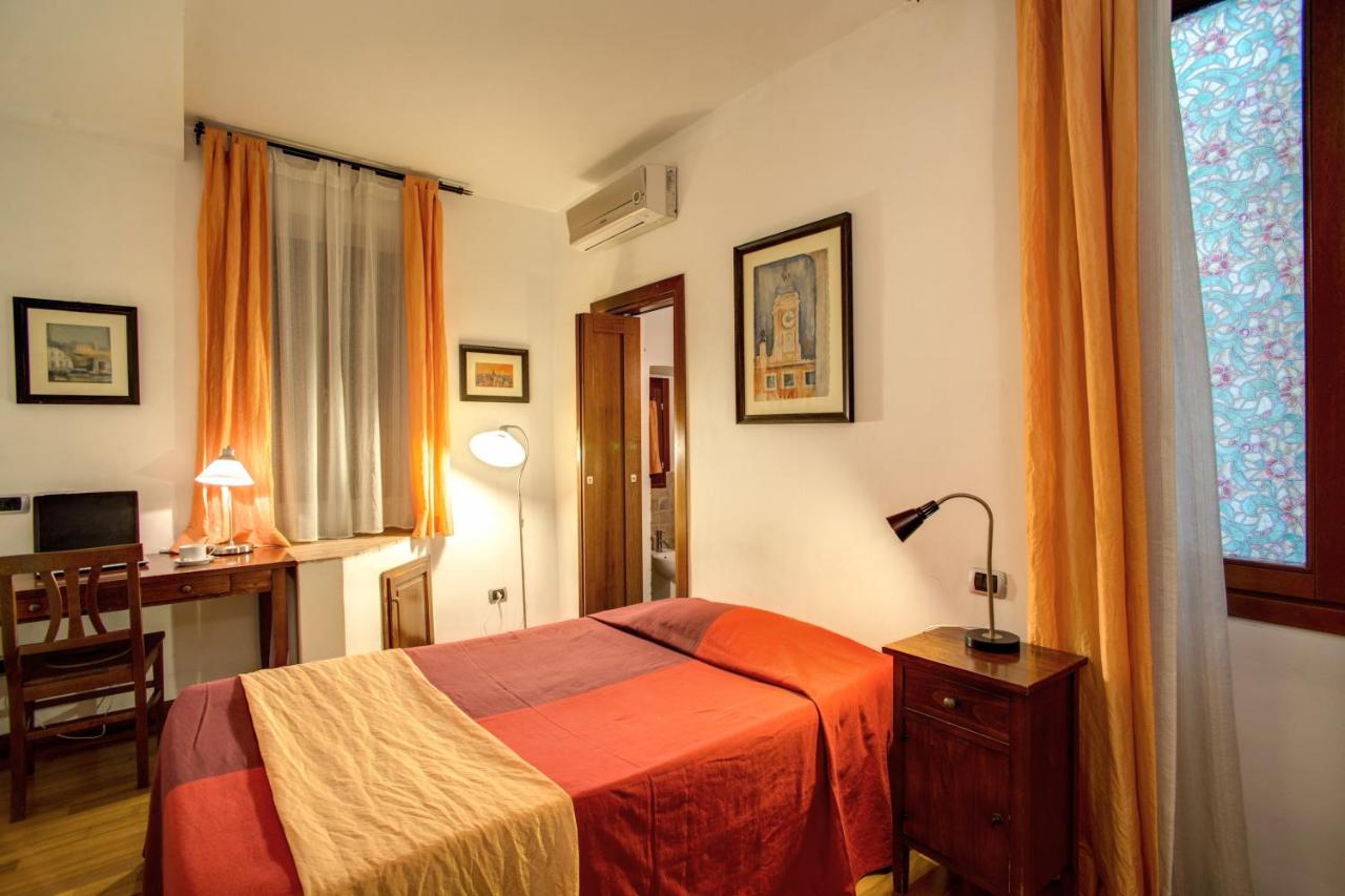 Residenza Domizia- Guest House