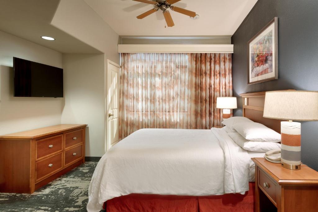 Embassy Suites Tucson - Paloma Village