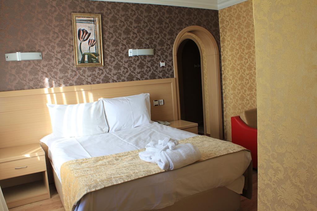 Royal Carine Hotel
