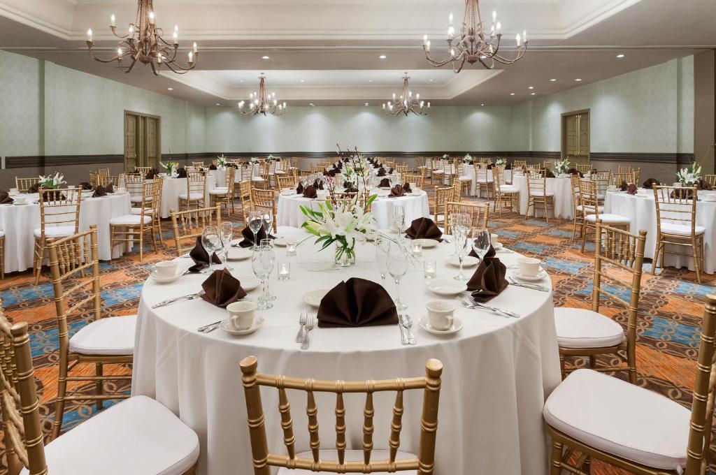 Embassy Suites by Hilton Mandalay Beach Hotel & Resort