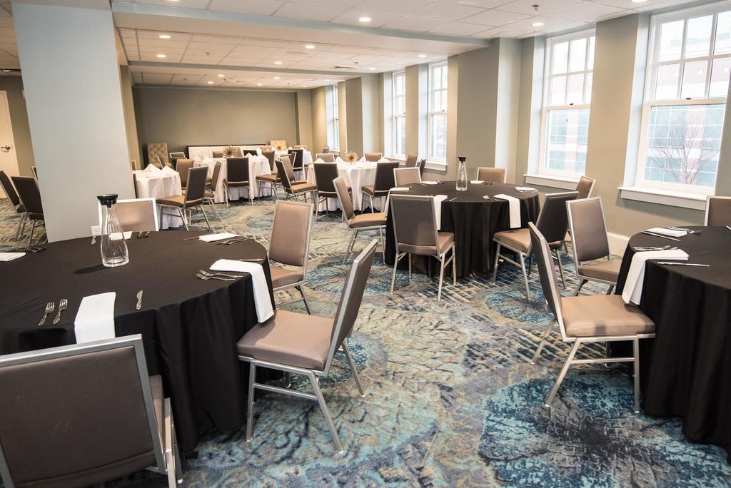 Redmont Hotel Birmingham, Curio Collection by Hilton