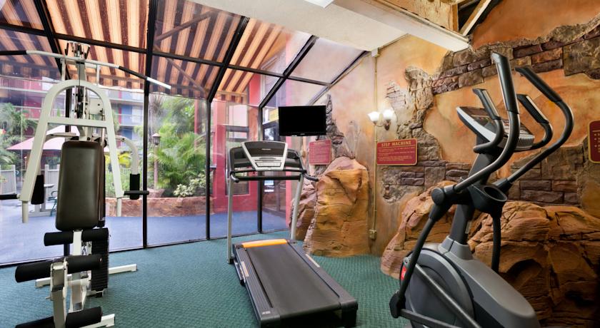 Ramada by Wyndham Hollywood Downtown