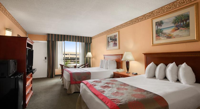 Ramada by Wyndham Hollywood Downtown