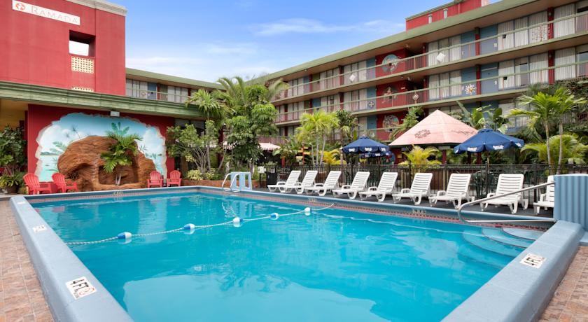 Ramada by Wyndham Hollywood Downtown