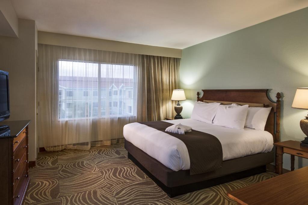 DoubleTree Suites by Hilton Naples