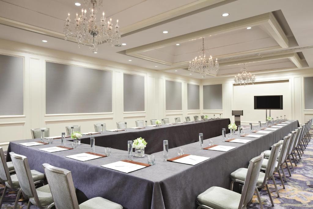The Whitley, a Luxury Collection Hotel (Formerly Ritz-Carlton)
