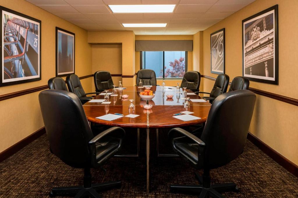 Four Points by Sheraton Boston Logan Airport