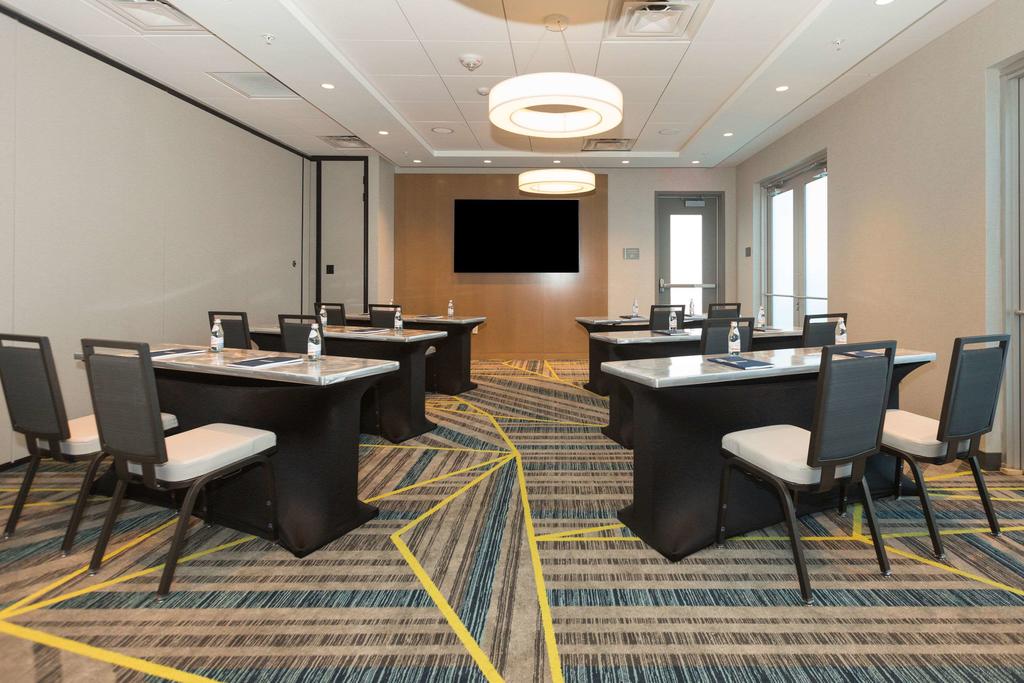 Cambria Hotel & Suites Lax