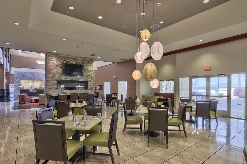 Holiday Inn Hotel & Suites Albuquerque Airport