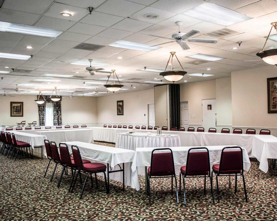 Clarion Inn & Suites Clearwater