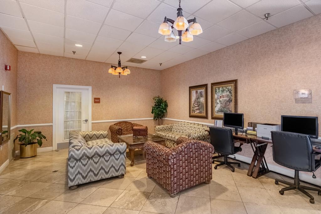 Clarion Inn & Suites Clearwater