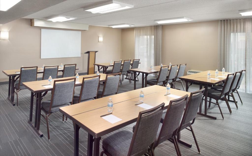Courtyard by Marriott Atlanta Airport South/Sullivan Road