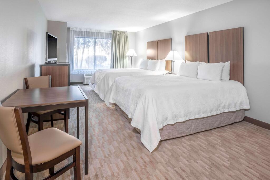 Cliffbreakers Riverside Hotel & Conference Center