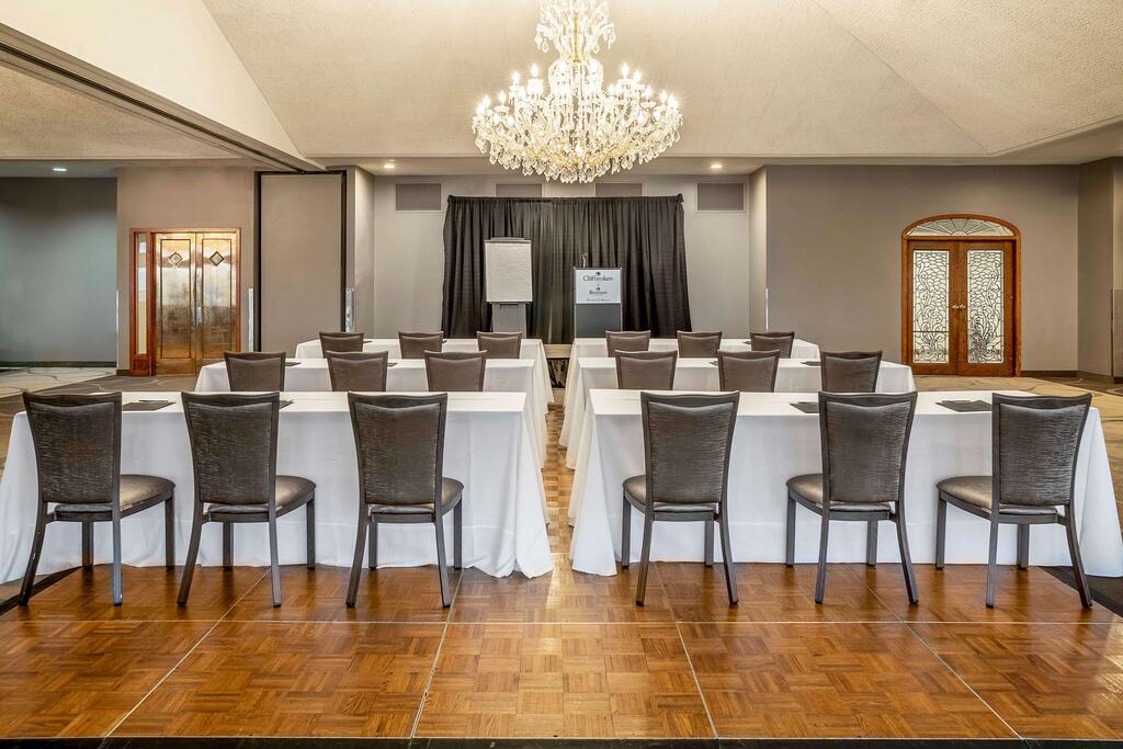 Cliffbreakers Riverside Hotel & Conference Center