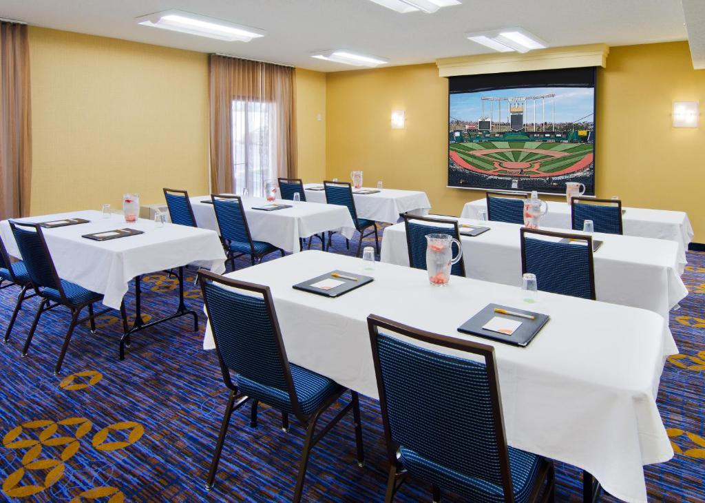 Courtyard by Marriott Kansas City Overland Park/Metcalf