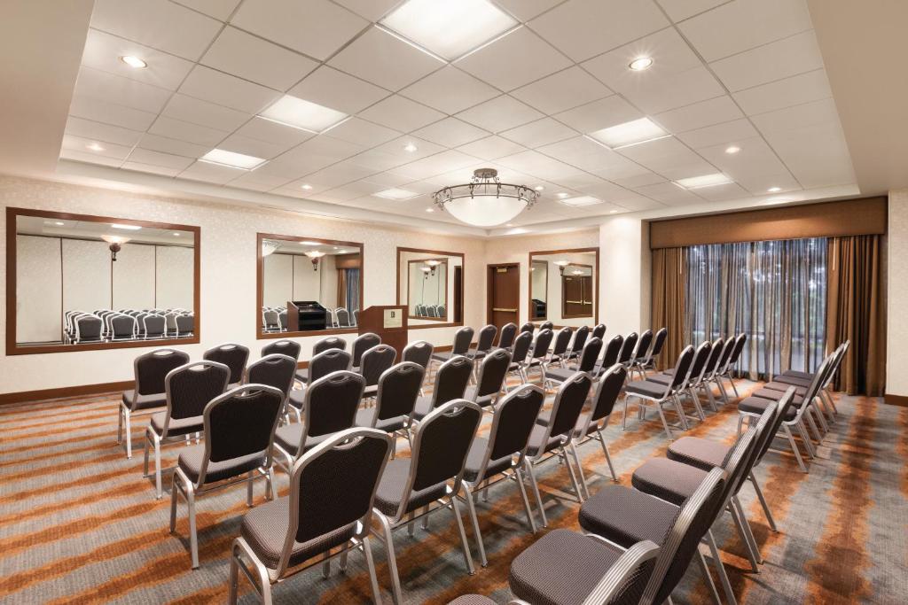 Embassy Suites Louisville East