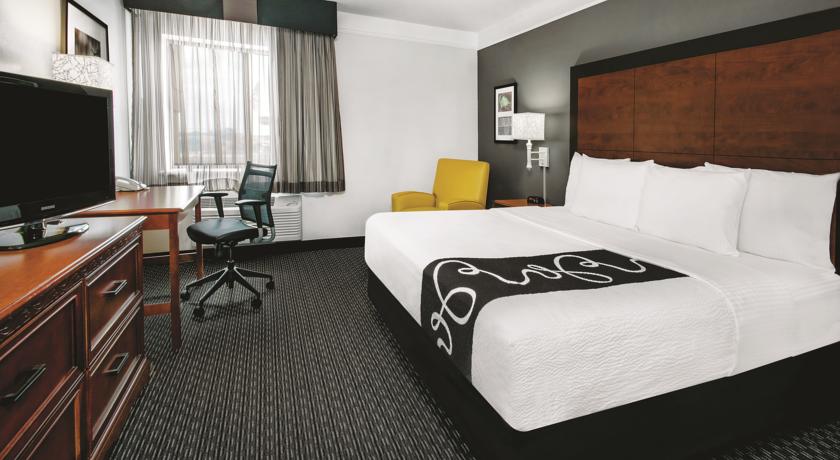 La Quinta Inn & Suites by Wyndham Houston Baytown East