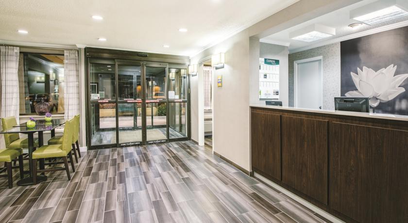 La Quinta Inn & Suites by Wyndham Houston Baytown East