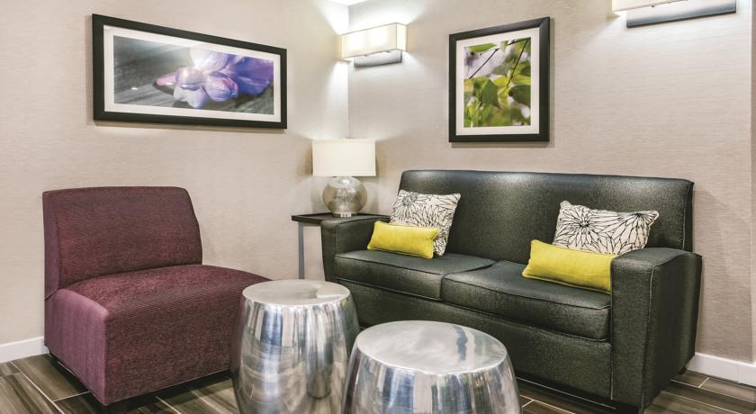 La Quinta Inn & Suites by Wyndham Houston Baytown East