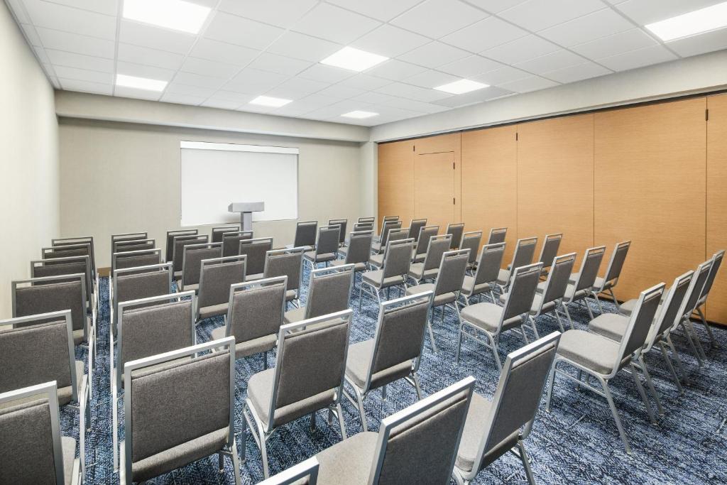Holiday Inn I 64 West End