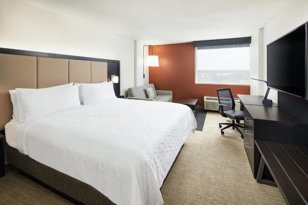 Holiday Inn I 64 West End
