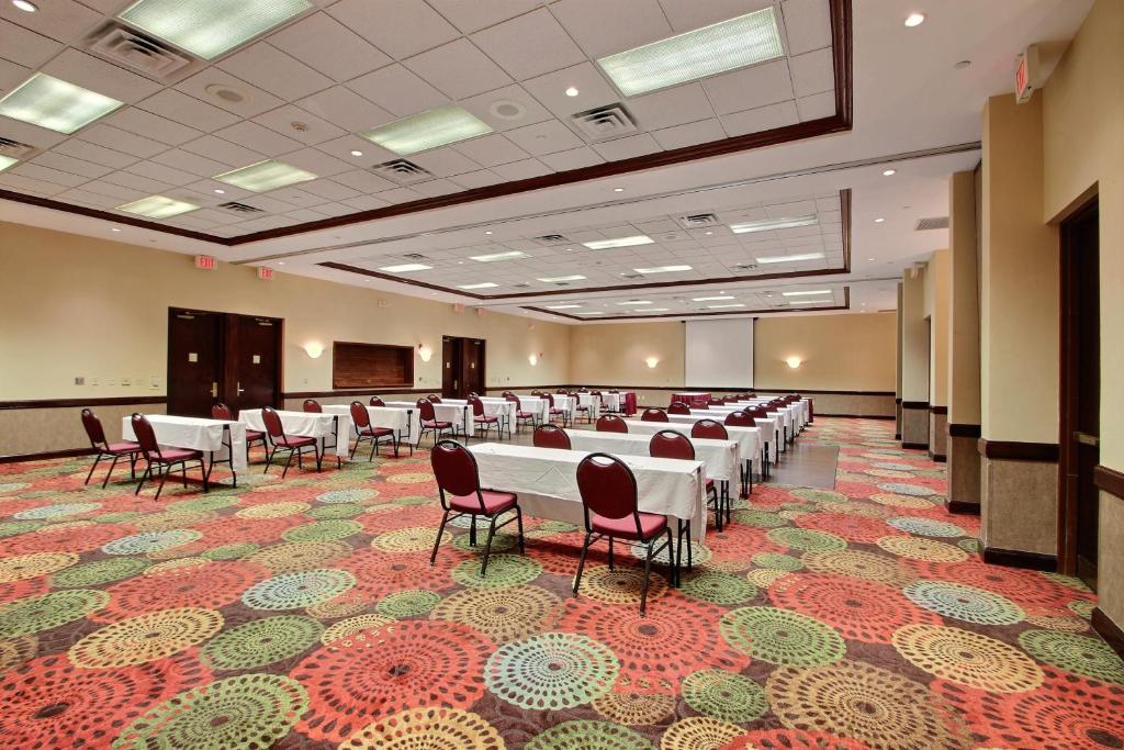 Holiday Inn Hotel & Suites Madison West