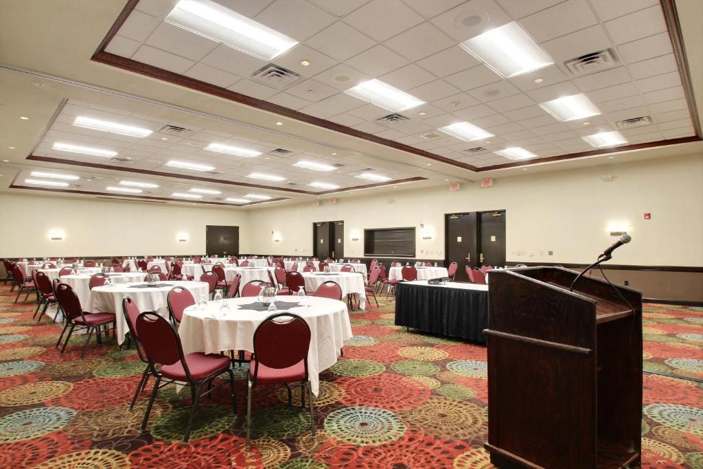 Holiday Inn Hotel & Suites Madison West