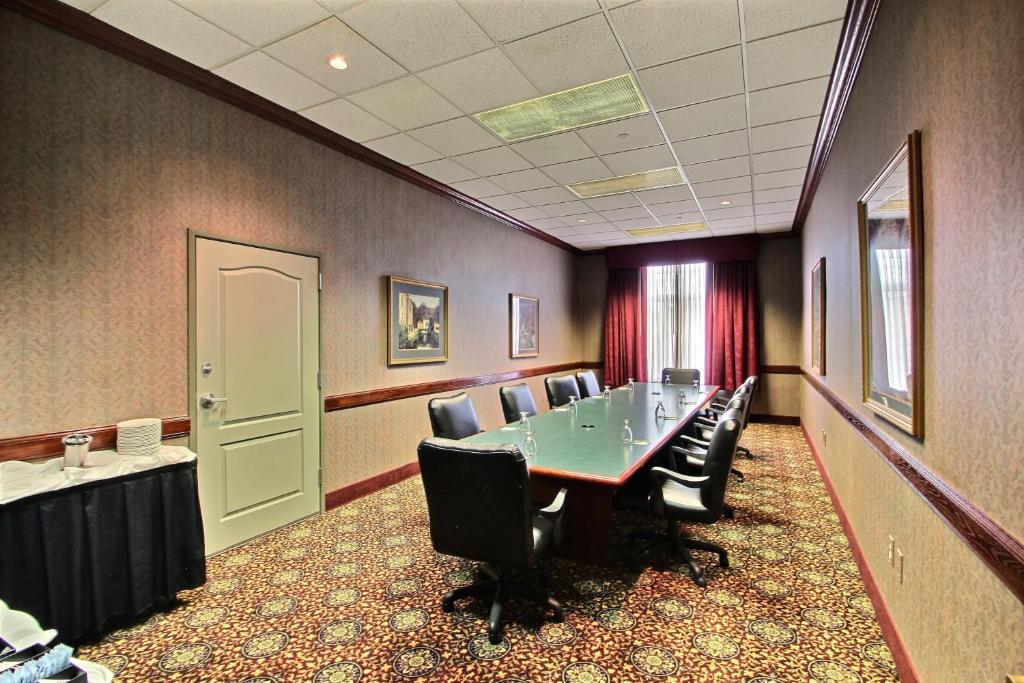 Holiday Inn Hotel & Suites Madison West