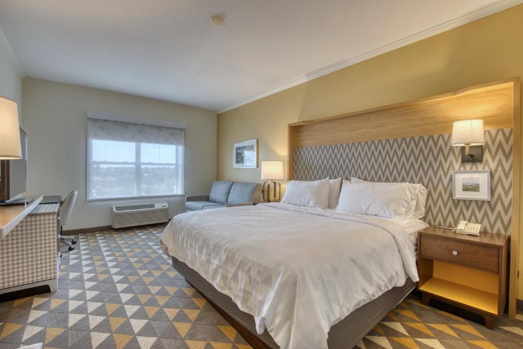 Holiday Inn Hotel & Suites Madison West