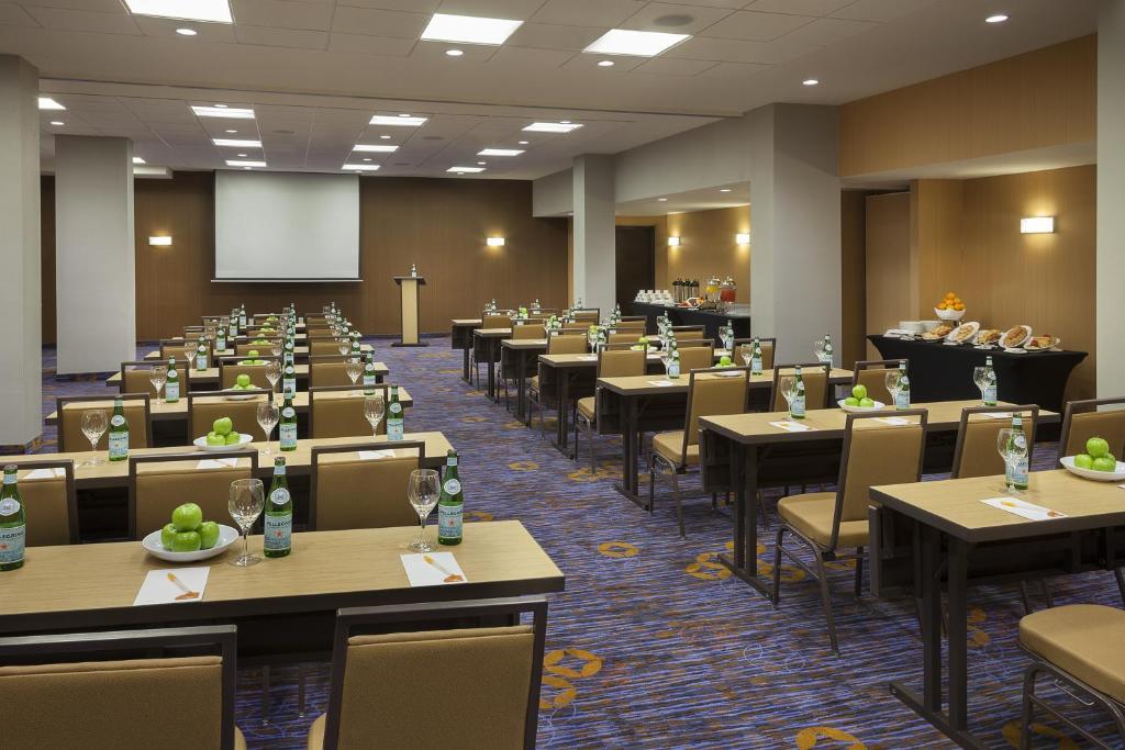 Courtyard Toronto Northeast/Markham (Formerly Holiday Inn & Suites)