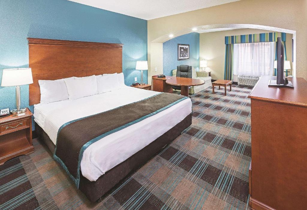 La Quinta Inn & Suites by Wyndham Houston Hobby Airport