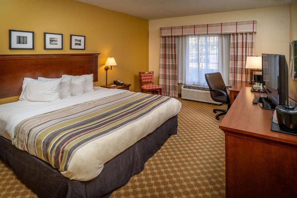 Country Inn & Suites by Radisson, Charleston South, WV