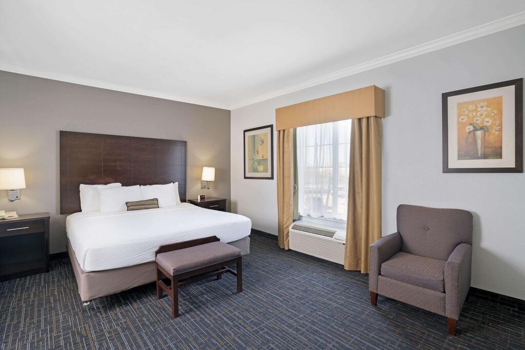 La Quinta Inn & Suites by Wyndham Houston - Westchase