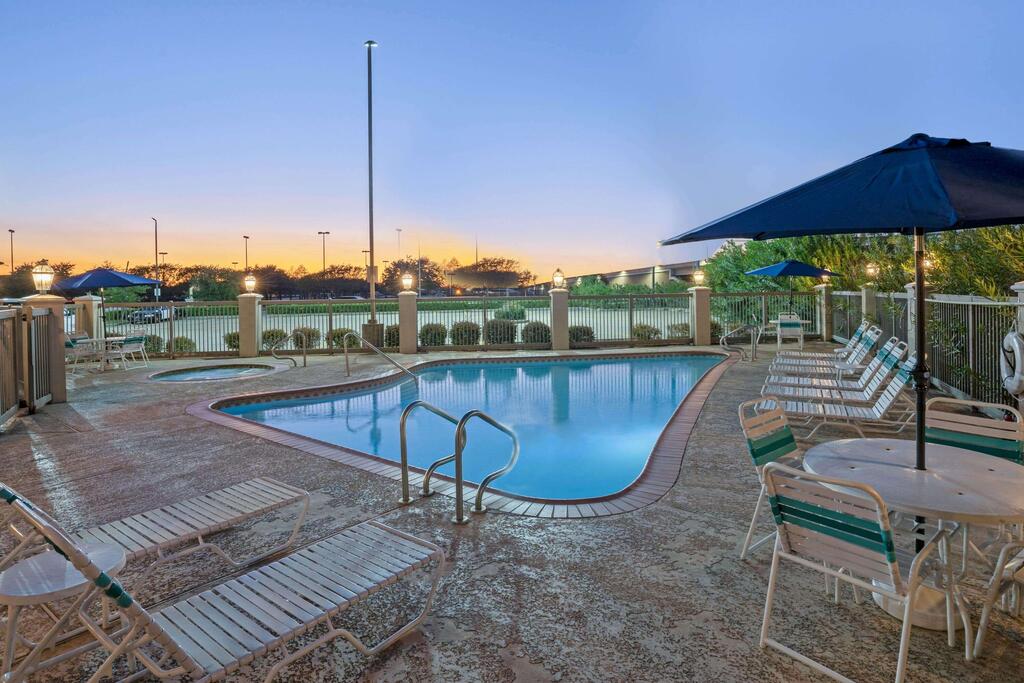 La Quinta Inn & Suites by Wyndham Houston - Westchase
