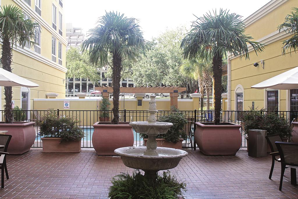 La Quinta Inn & Suites by Wyndham San Antonio Medical Ctr NW