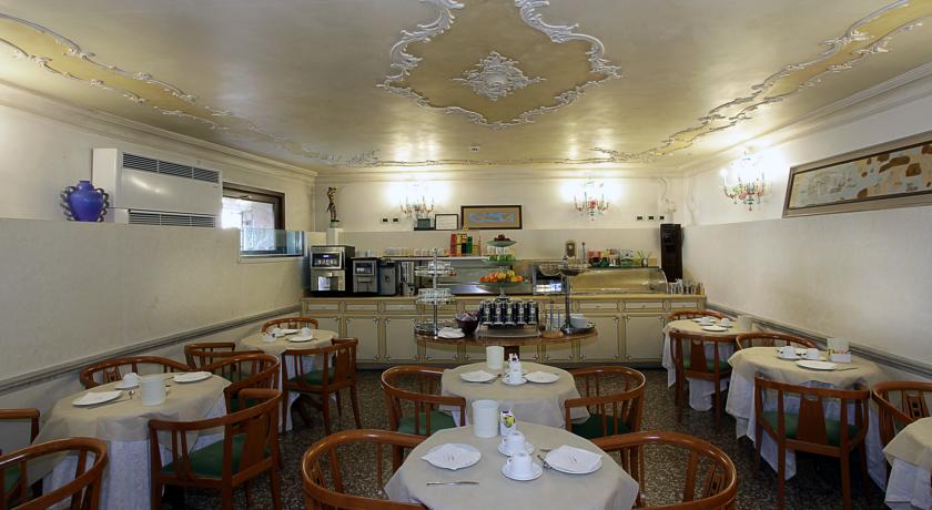 Hotel San Moise