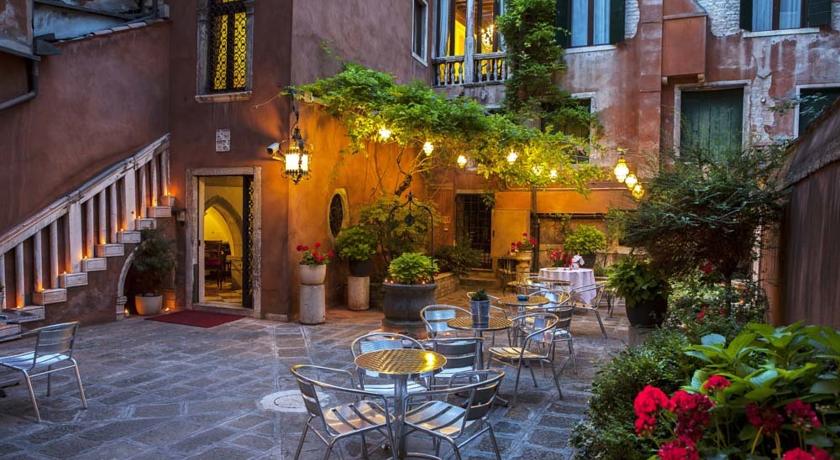 Hotel San Moise