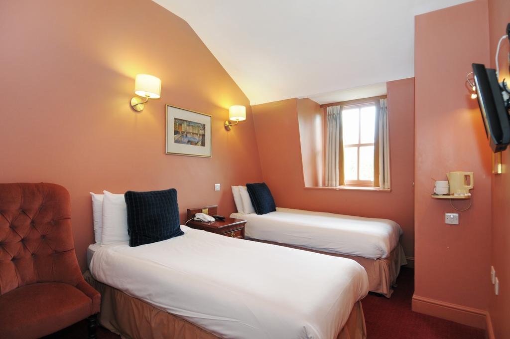 Castleton Hotel