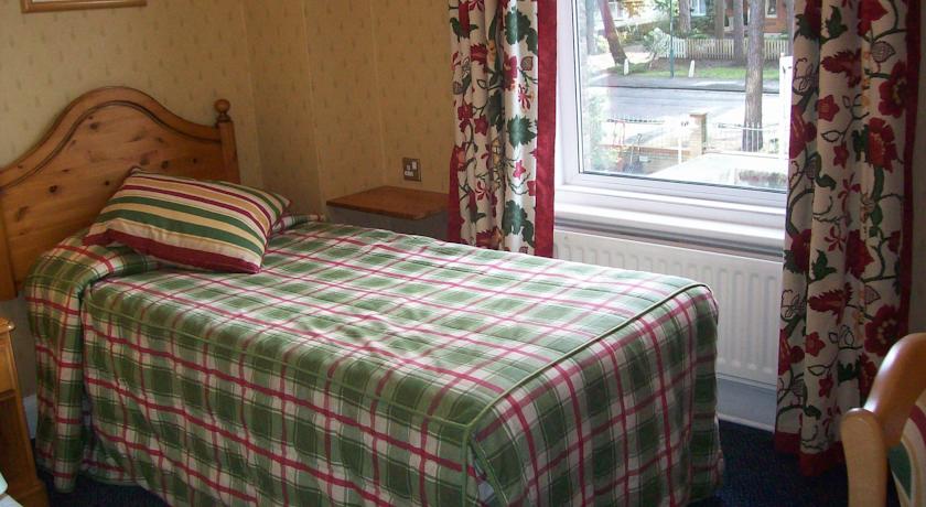 Elstead Hotel
