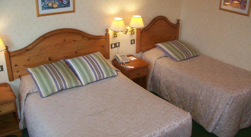 Elstead Hotel