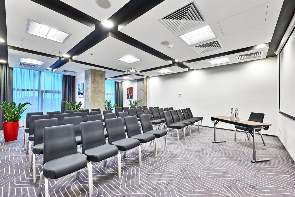 Park Inn by Radisson Kyiv Troyitska