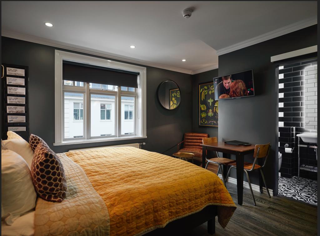 41 A Townhouse Hotel
